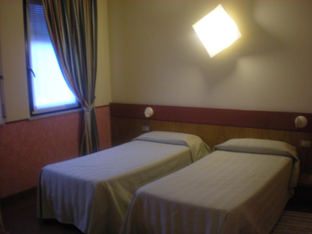 Hotel Roma Bussolengo Oda fotoğraf